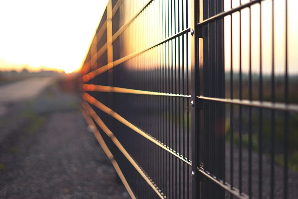 Perimeter security fence
